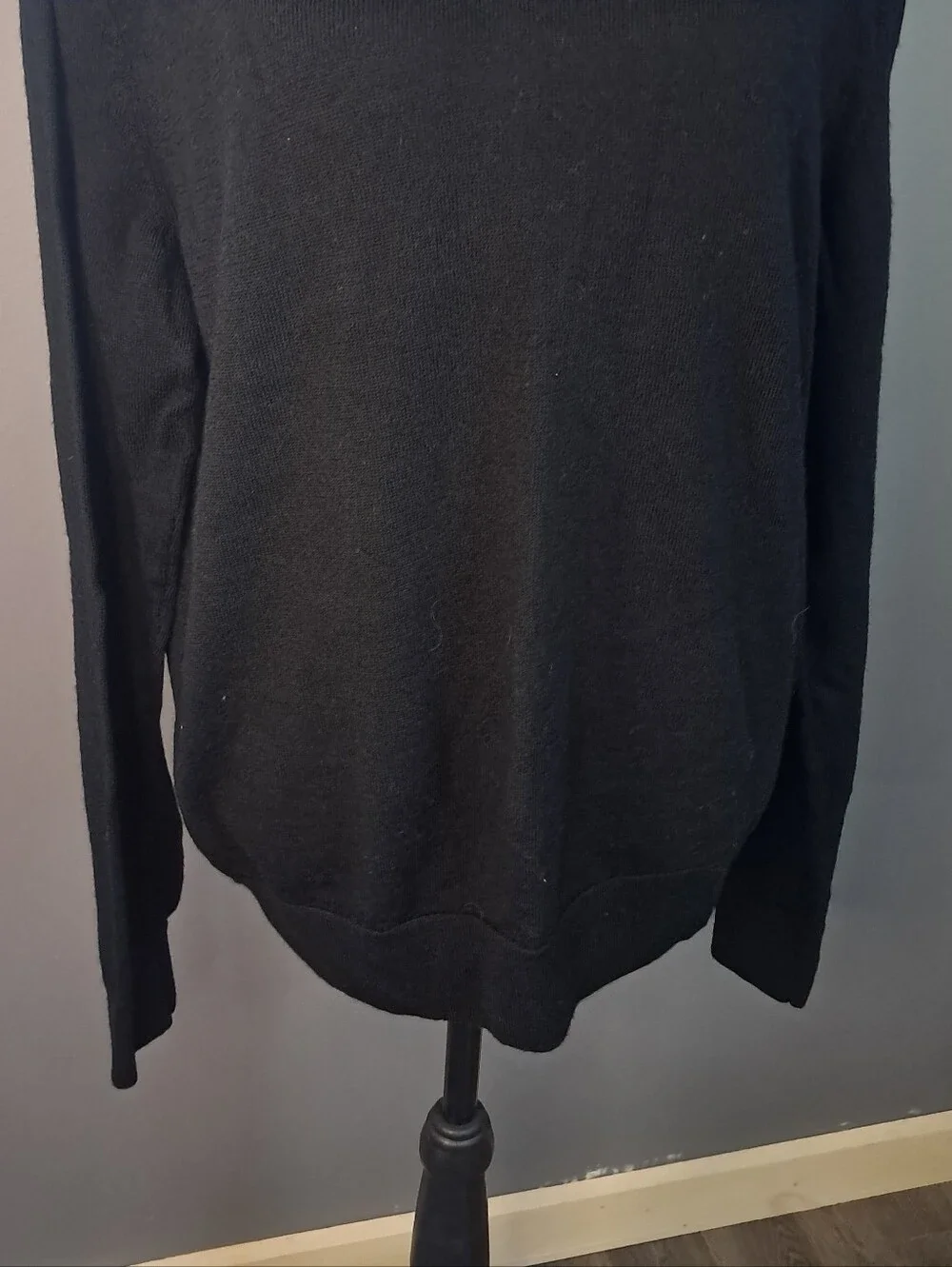 Banana Republic Sweater  100% Merino Wool Size Medium Black V Neck